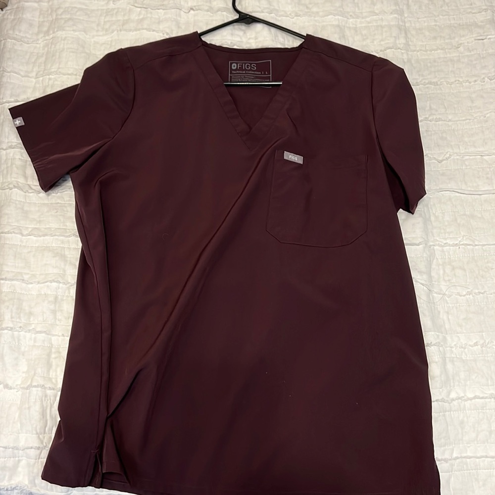 Figs Katrina scrub top size large. Plum color it leans more towards Brown.